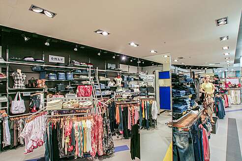 Live-Modenschau mit neuer Kollektion im Kult-Store.