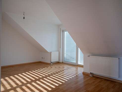 Architekturfotografie in lichtdurchfluteter Mansardenwohnung