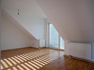 Architekturfotografie in lichtdurchfluteter Mansardenwohnung