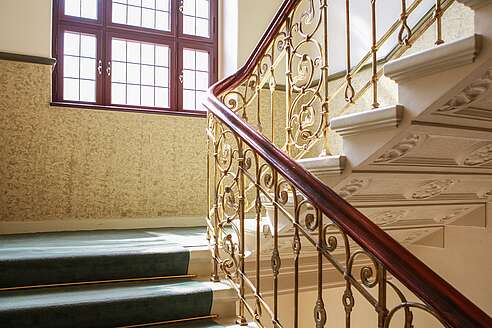Holzhandlauf im Jugendstil-Treppenhaus von Gera.