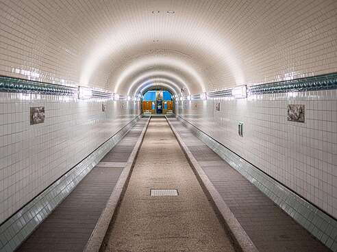 Gang im Alten Elbtunnel Hamburg